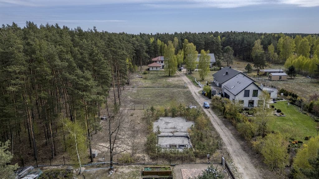 Просторный участок рядом с лесом, 14 км до центра Варшавы – 1