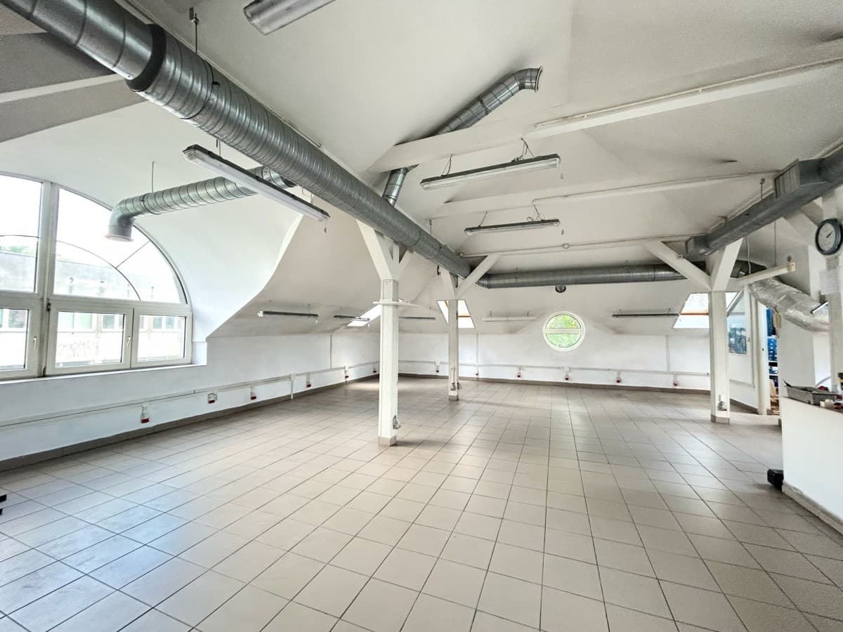 Лофтовое здание с 3 уровнями рядом с метро – 1