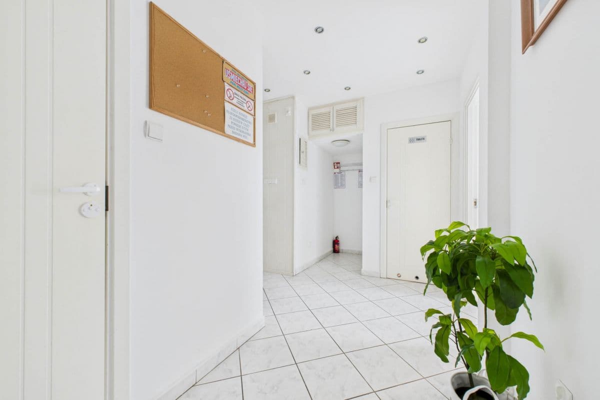 Полностью оснащенный стоматологический кабинет, готовый к использованию – 7