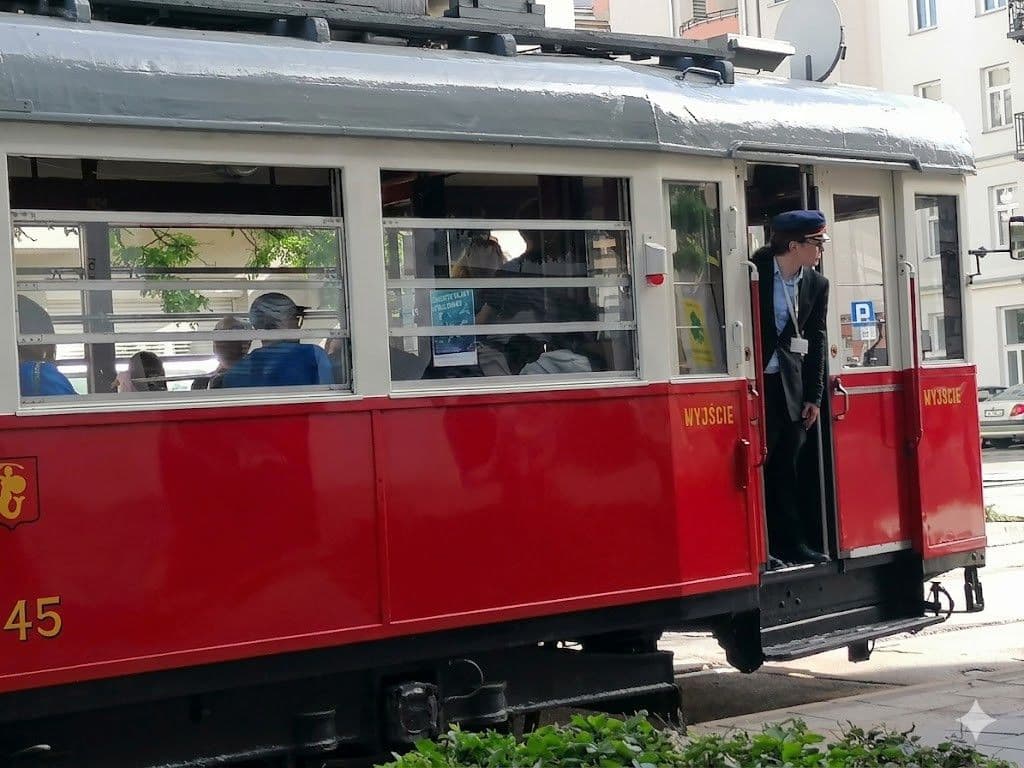 Солнечная комната с отдельной кухней в отличном месте – 10