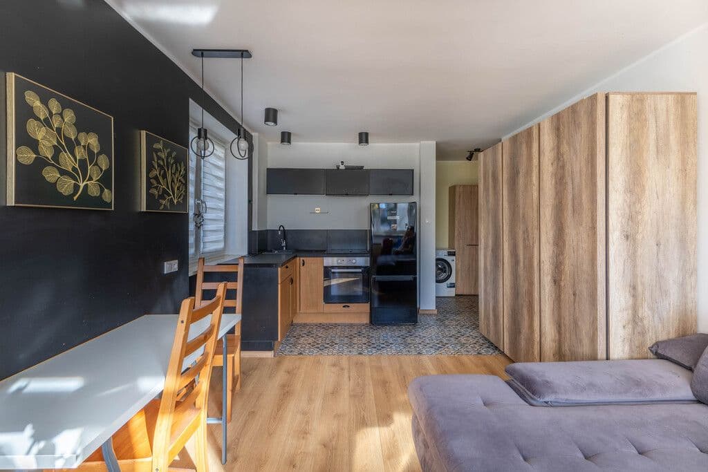 Kawalerka z ogródkiem w zielonych Włochach – 3