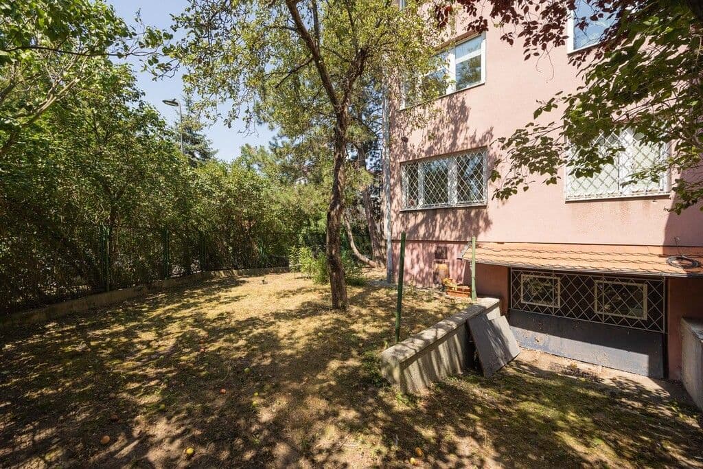 Urokliwy dom segmentowy z potencjałem w Sadybie – 5