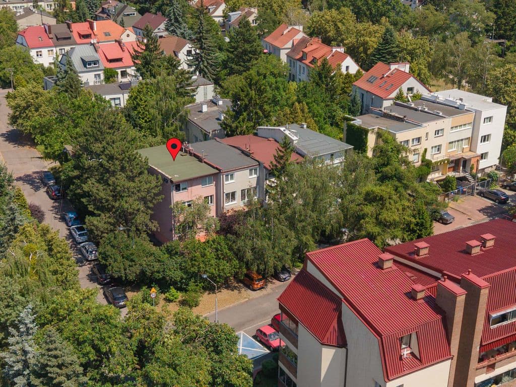 Urokliwy dom segmentowy z potencjałem w Sadybie – 7