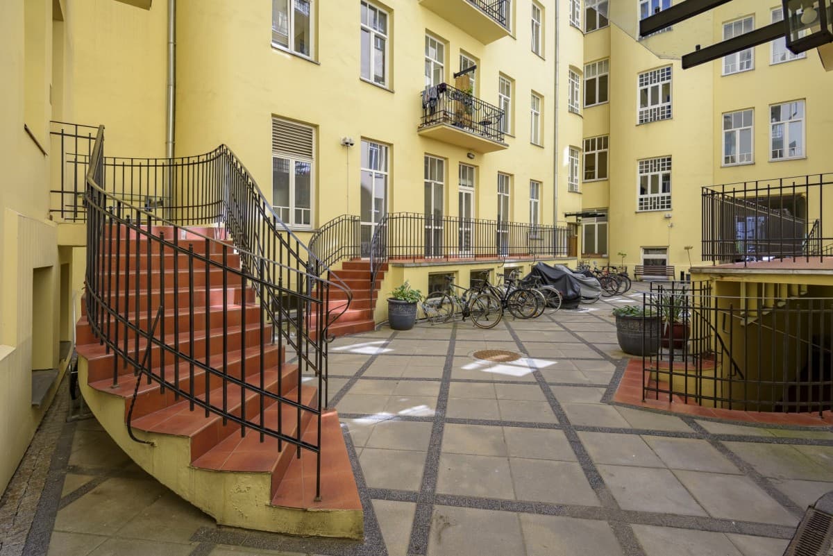 Urokliwe 2-pokojowe mieszkanie w odrestaurowanej kamienicy – 19