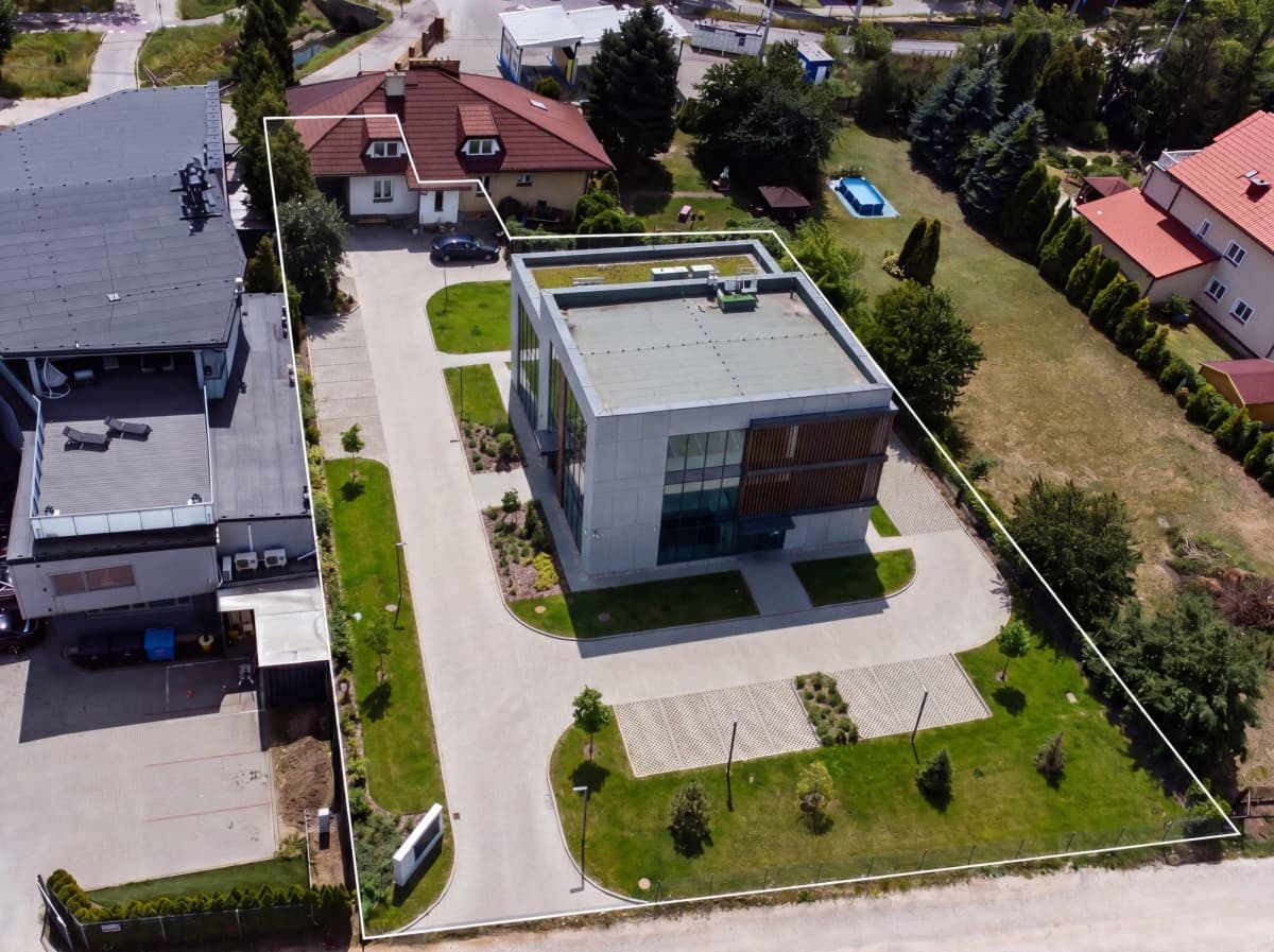 Działka inwestycyjna z zabudową usługową w Białołęce – 1