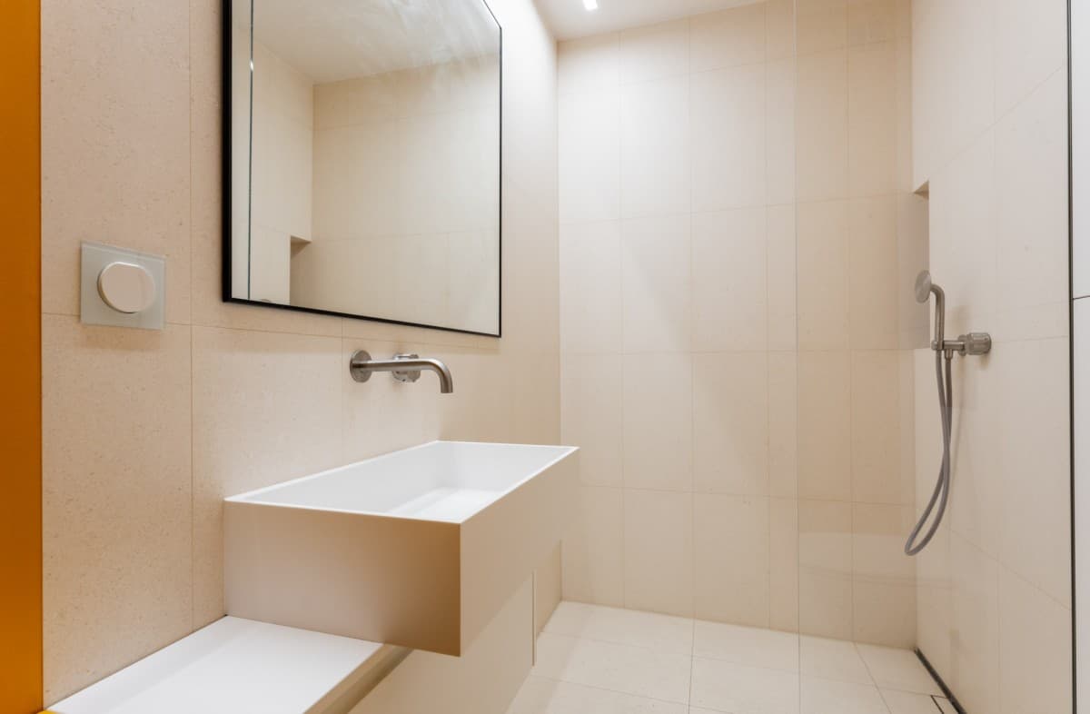 Zjawiskowy loft w tętniącej życiem Pradze Północ – 11