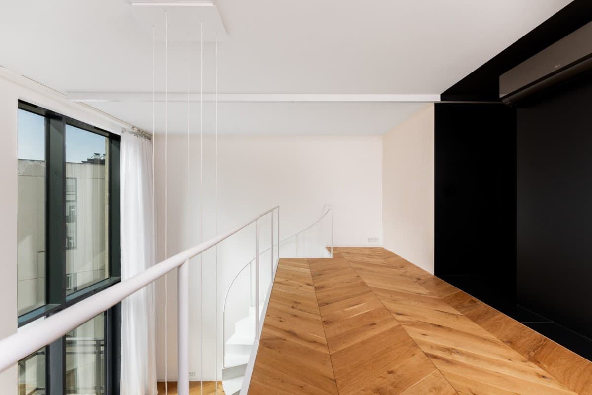Zjawiskowy loft w tętniącej życiem Pradze Północ – 15