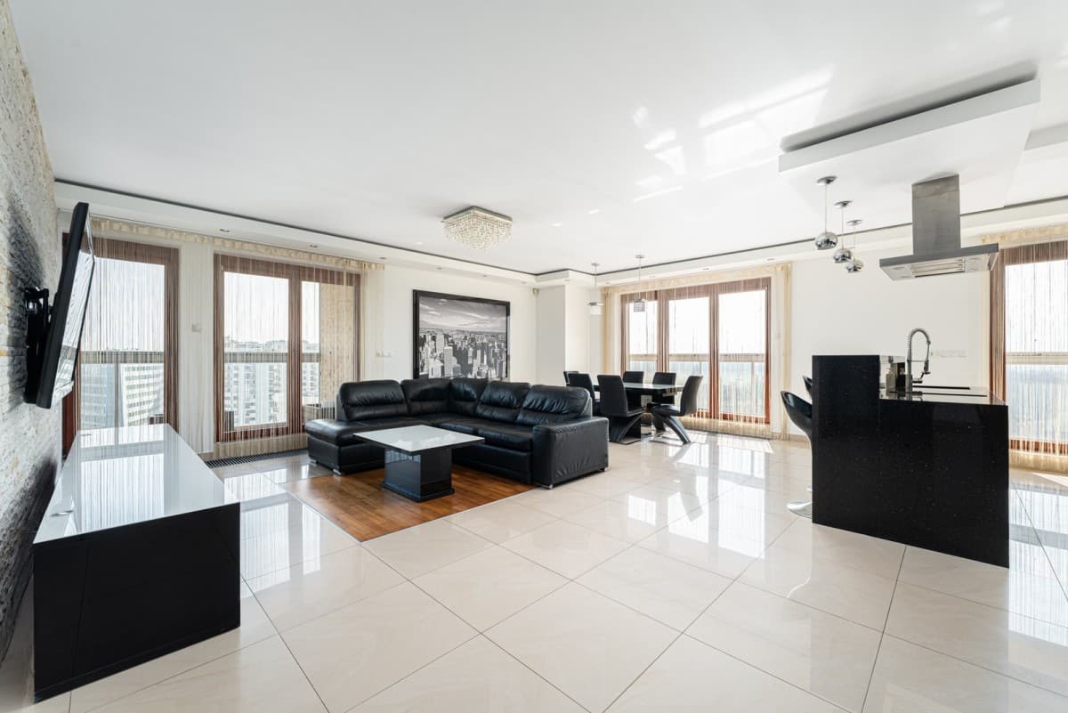 Przestronny apartament 4-pokojowy z widokiem na miasto – 1