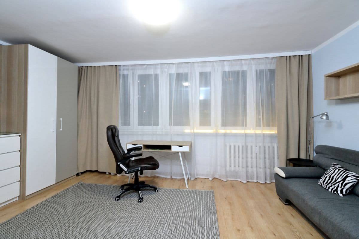 Umeblowana kawalerka, 850m do metra, niskie koszty – 9