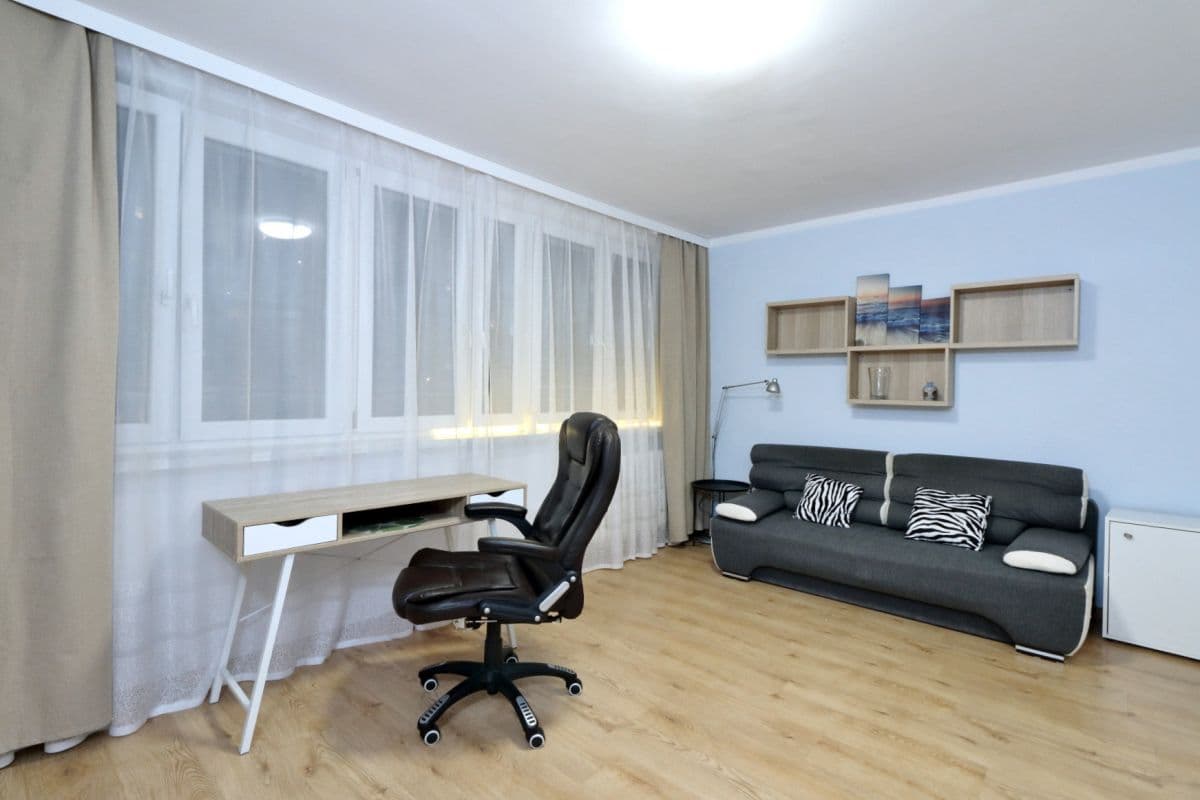 Umeblowana kawalerka, 850m do metra, niskie koszty – 11