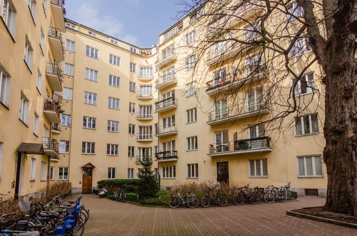 Klimatyczne mieszkanie z balkonem i widokiem na miasto – 19
