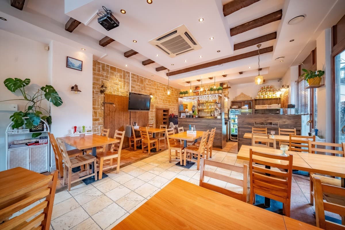 Działająca restauracja z zaufaną klientelą – 16