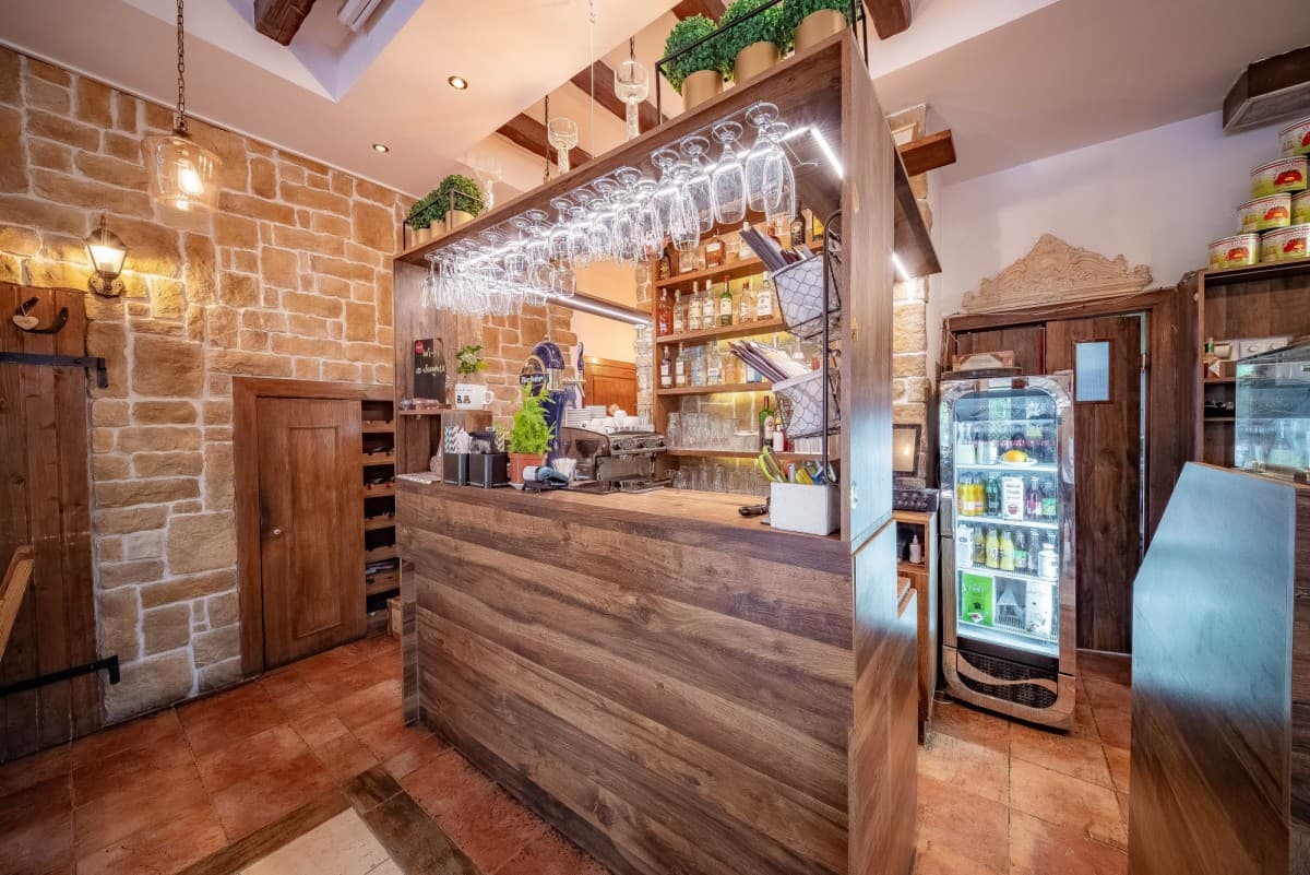 Działająca restauracja z zaufaną klientelą – 17