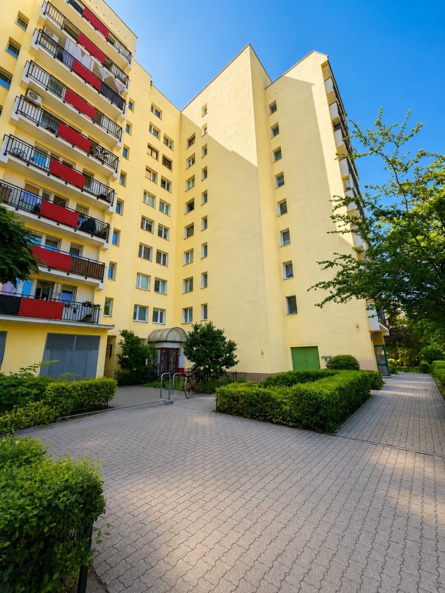 Przestronne mieszkanie 3-pokojowe z balkonem na Pradze – 2