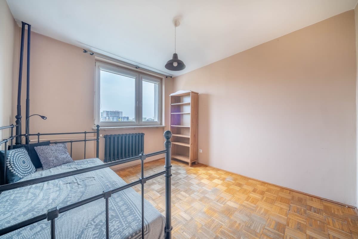 Spacious 4-room apartment near Bemowo Metro – 2