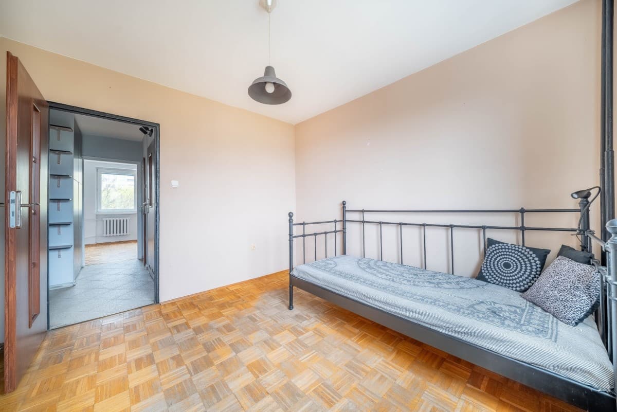 Spacious 4-room apartment near Bemowo Metro – 3
