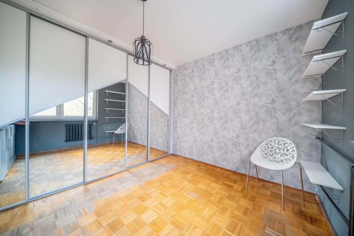 Spacious 4-room apartment near Bemowo Metro – 10