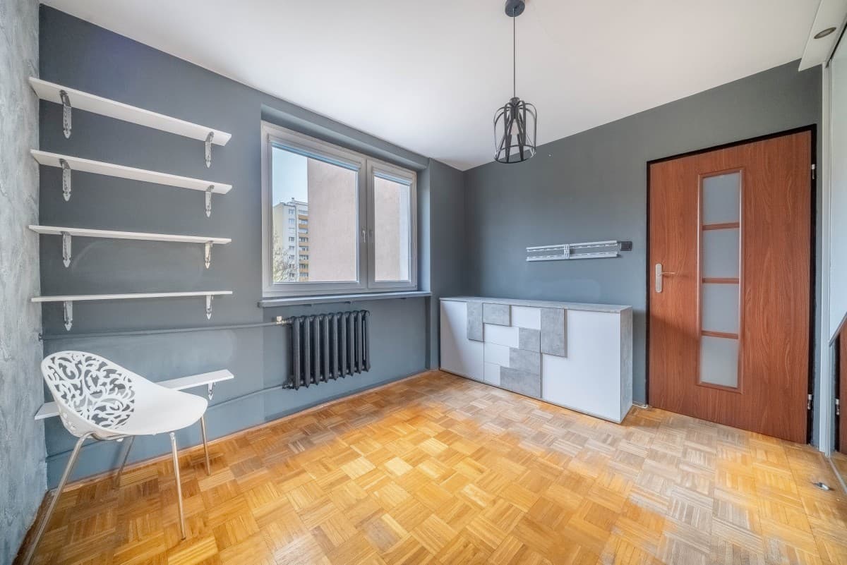 Spacious 4-room apartment near Bemowo Metro – 12