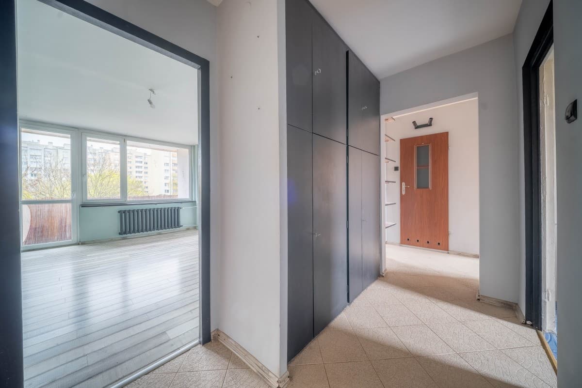 Spacious 4-room apartment near Bemowo Metro – 20