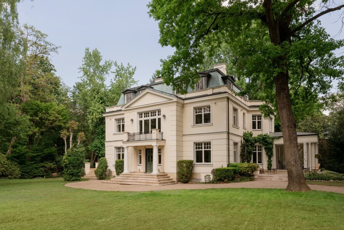 Elegant residence with park-like garden in Konstancin – 2