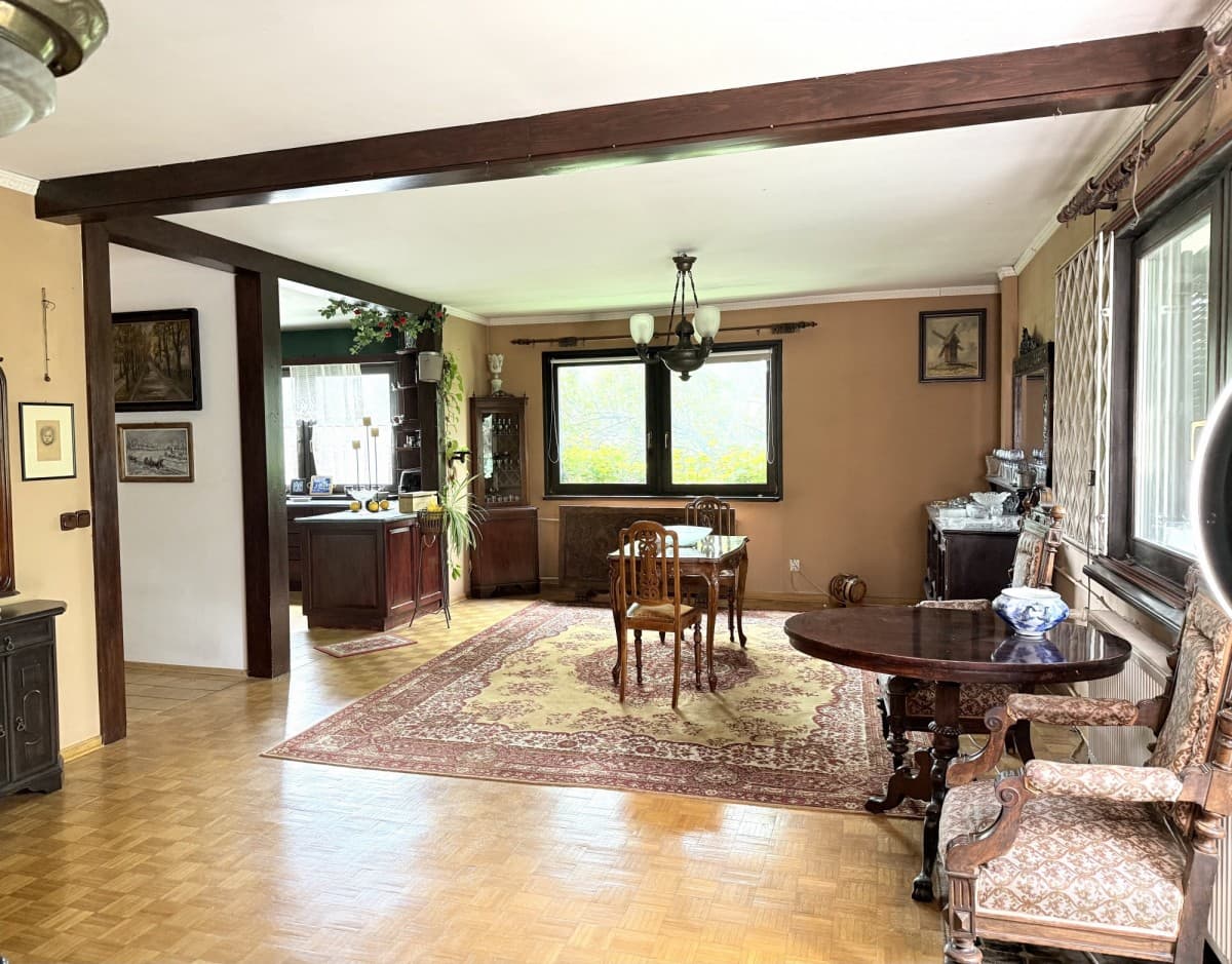 Detached house with independent service premises – 2