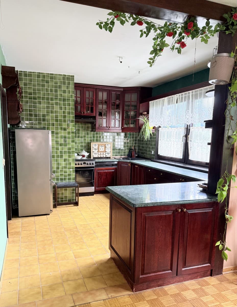 Detached house with independent service premises – 3