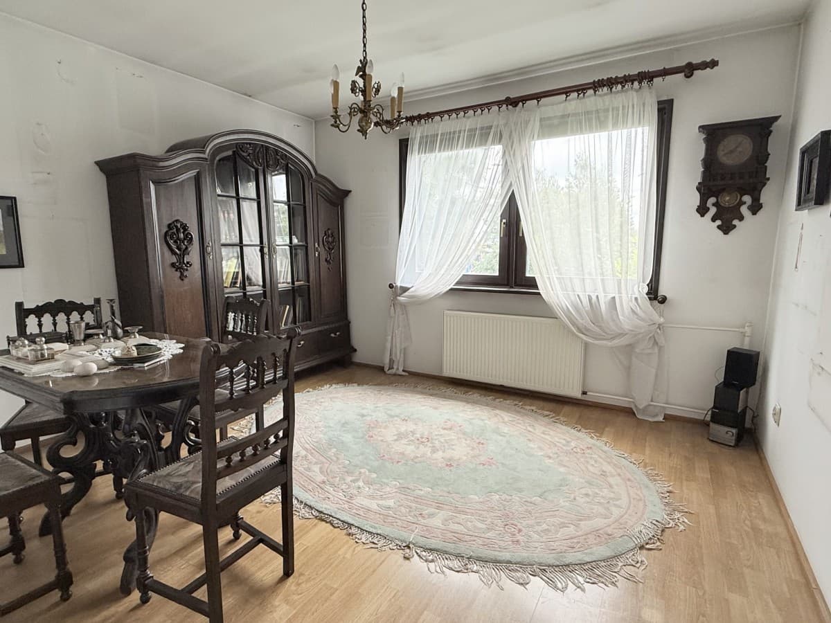 Detached house with independent service premises – 5