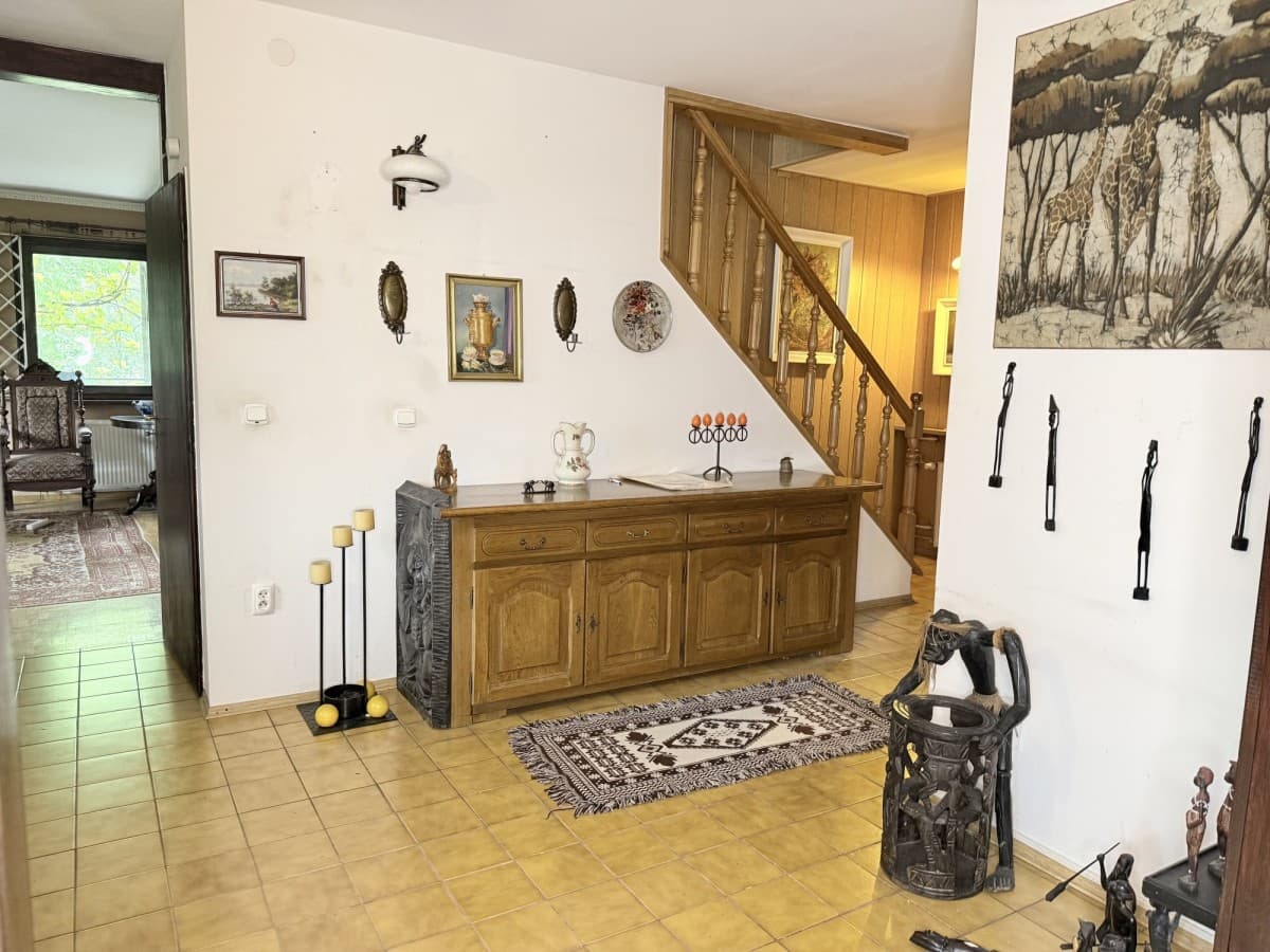 Detached house with independent service premises – 6
