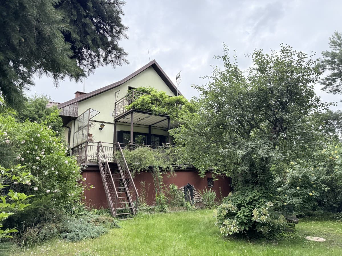 Detached house with independent service premises – 17