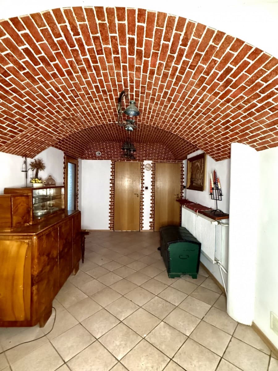 Detached house with independent service premises – 14