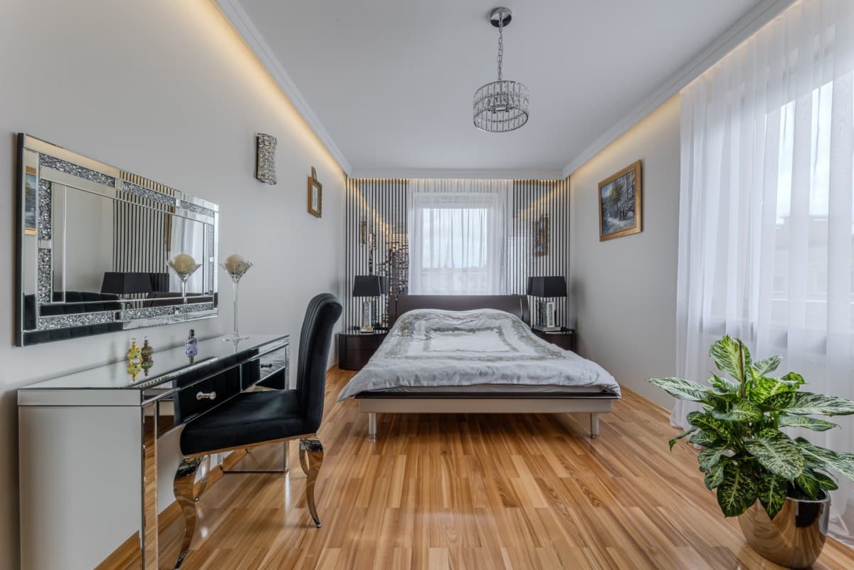 Newly renovated apartment with 4th room potential – 6