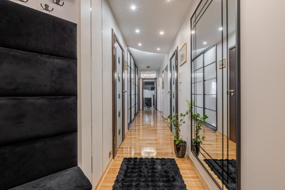 Newly renovated apartment with 4th room potential – 8