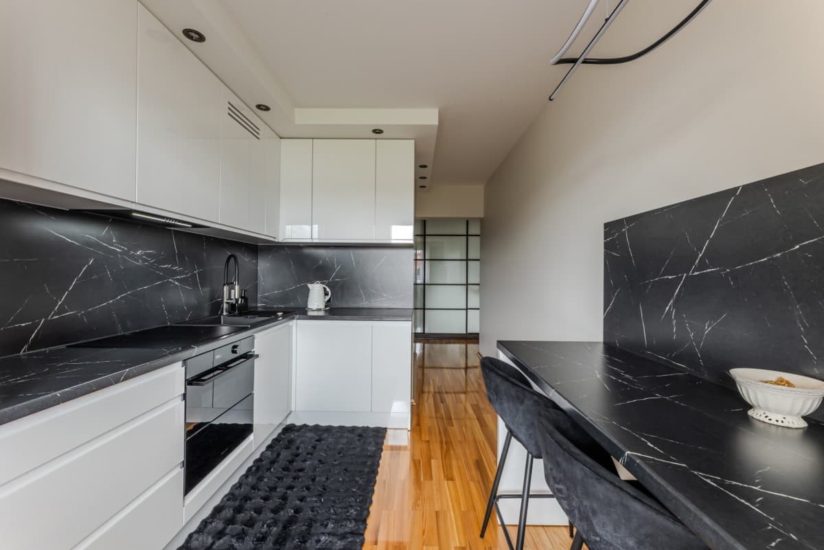 Newly renovated apartment with 4th room potential – 10