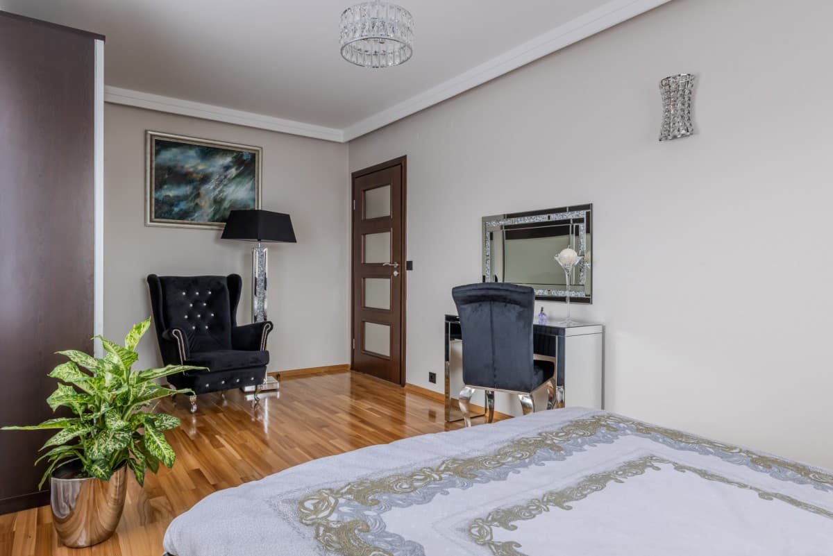Newly renovated apartment with 4th room potential – 11