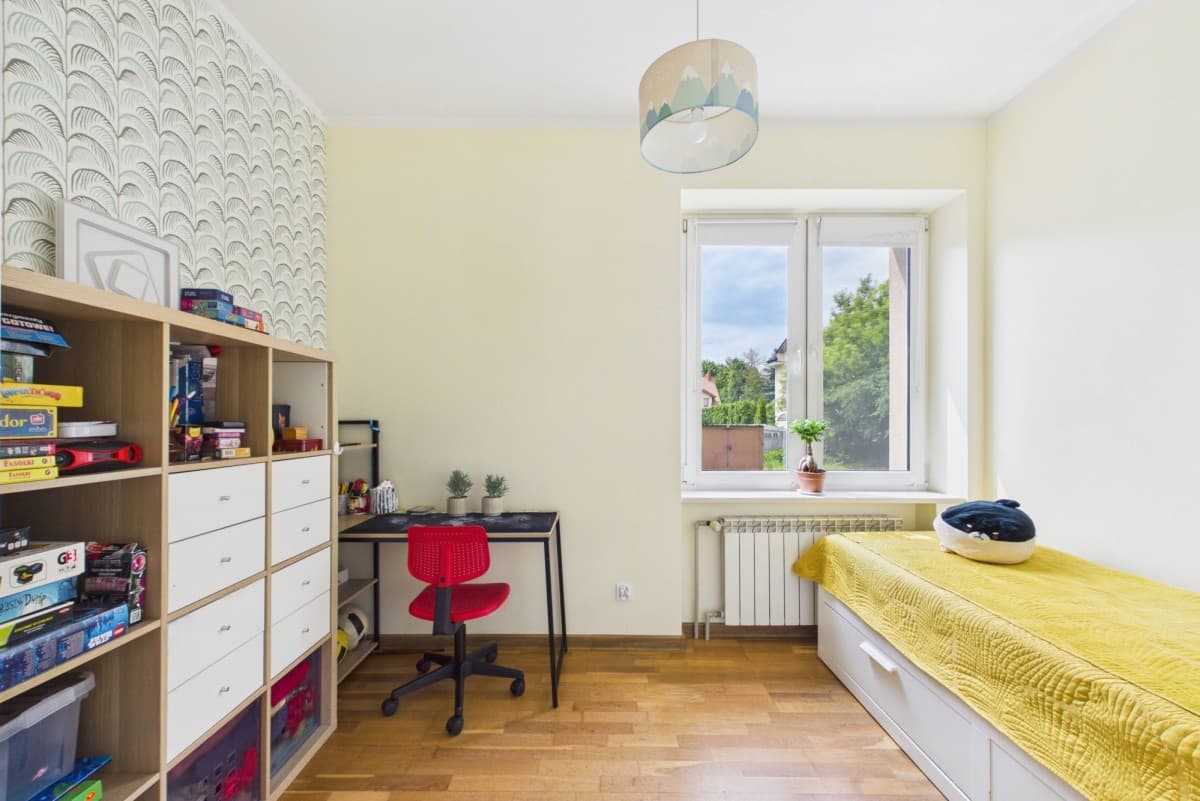 Charming 3-room apartment in tranquil Rembertów – 8