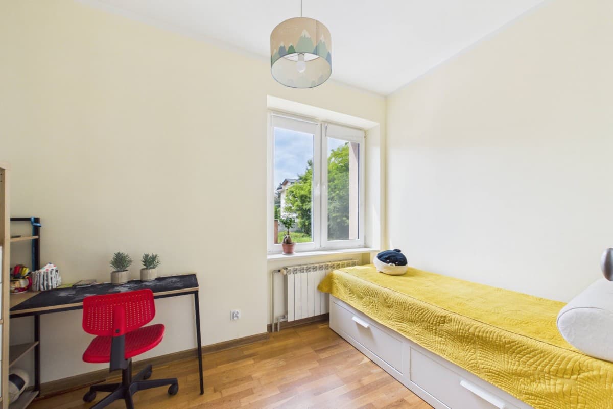 Charming 3-room apartment in tranquil Rembertów – 9