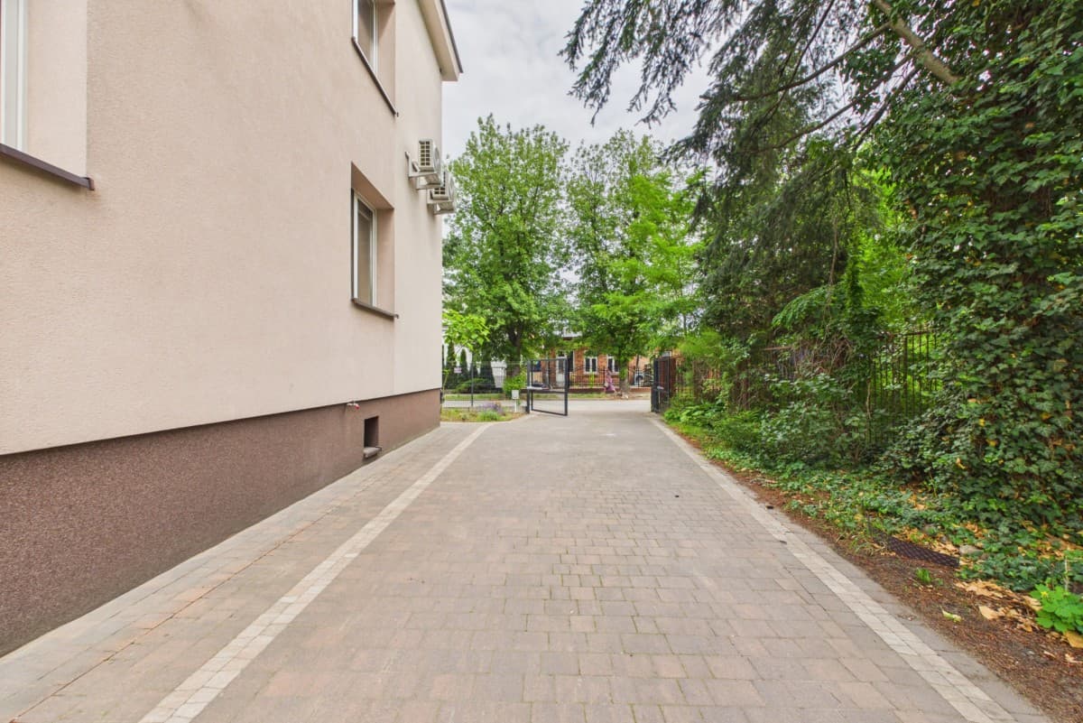 Charming 3-room apartment in tranquil Rembertów – 19