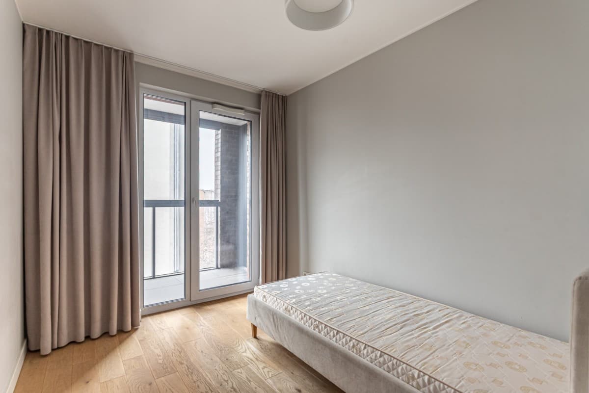 Stylish 3-bedroom apartment with two terraces near Szwedzka Metro – 6