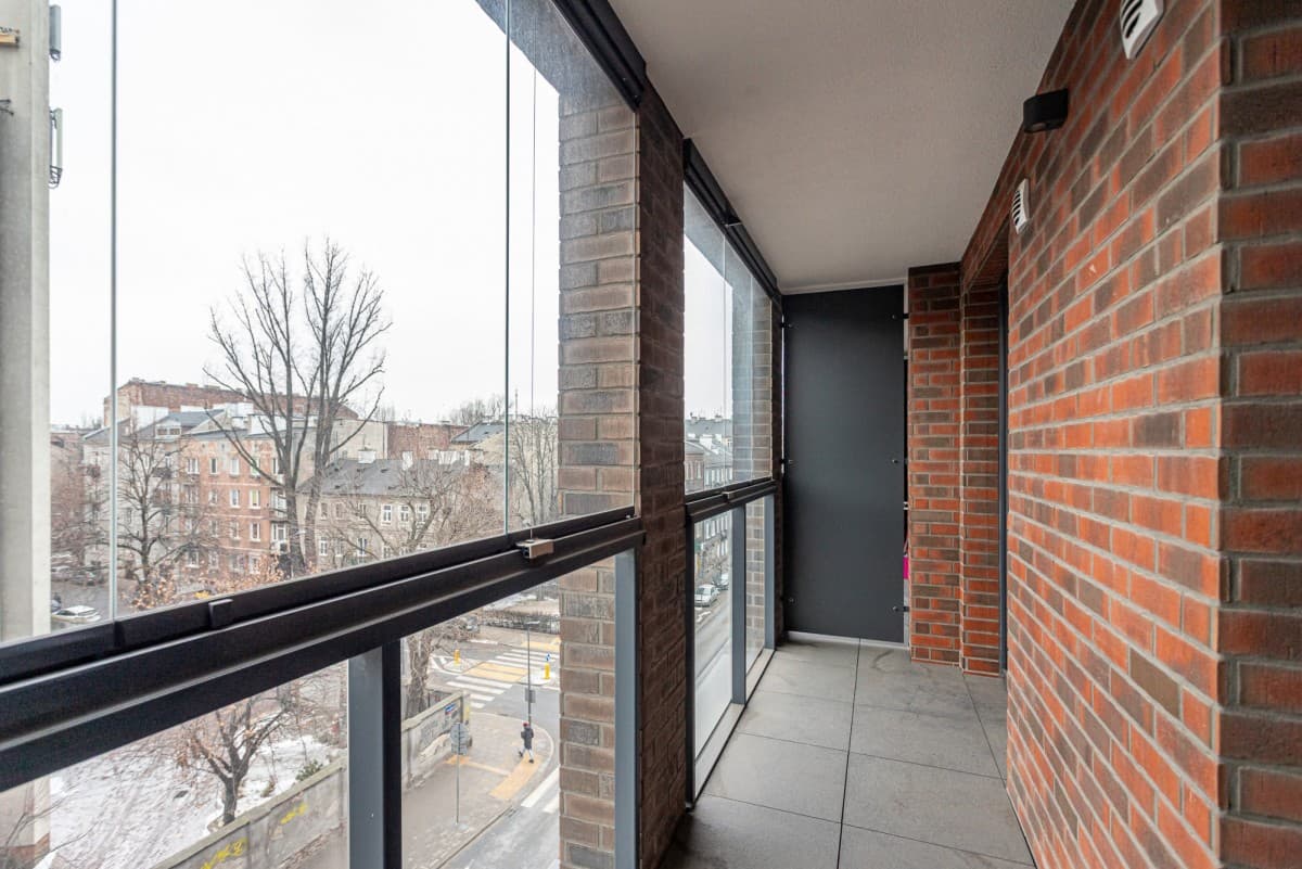 Stylish 3-bedroom apartment with two terraces near Szwedzka Metro – 9