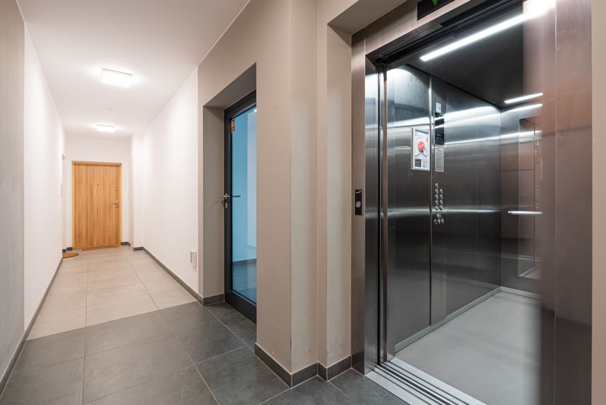 Modern 2-room apartment with balcony in Ursus – 16