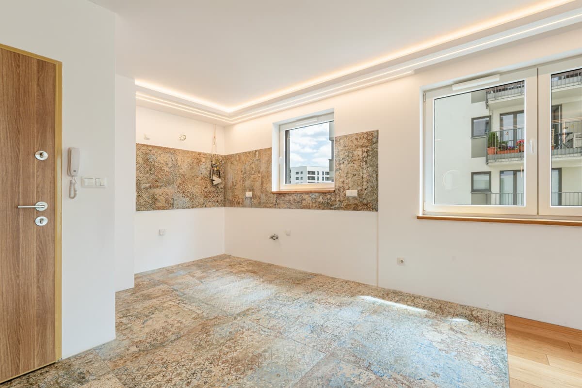Modern 2-room apartment with balcony in Ursus – 5