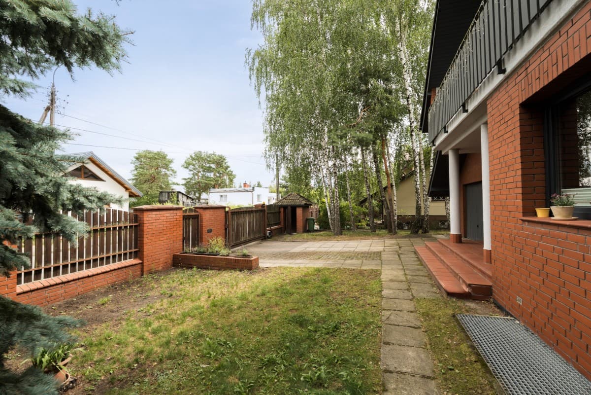 luxurious residence with independent guest apartment – 36