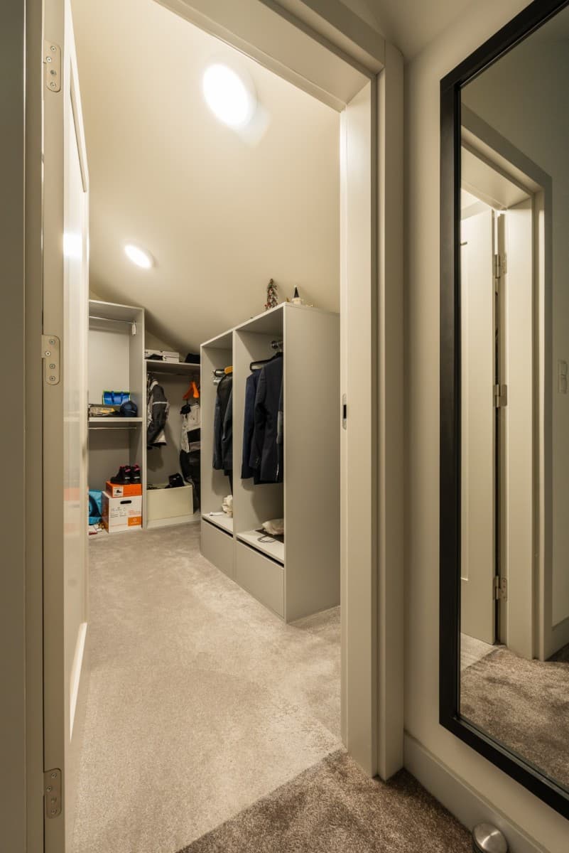 luxurious residence with independent guest apartment – 12