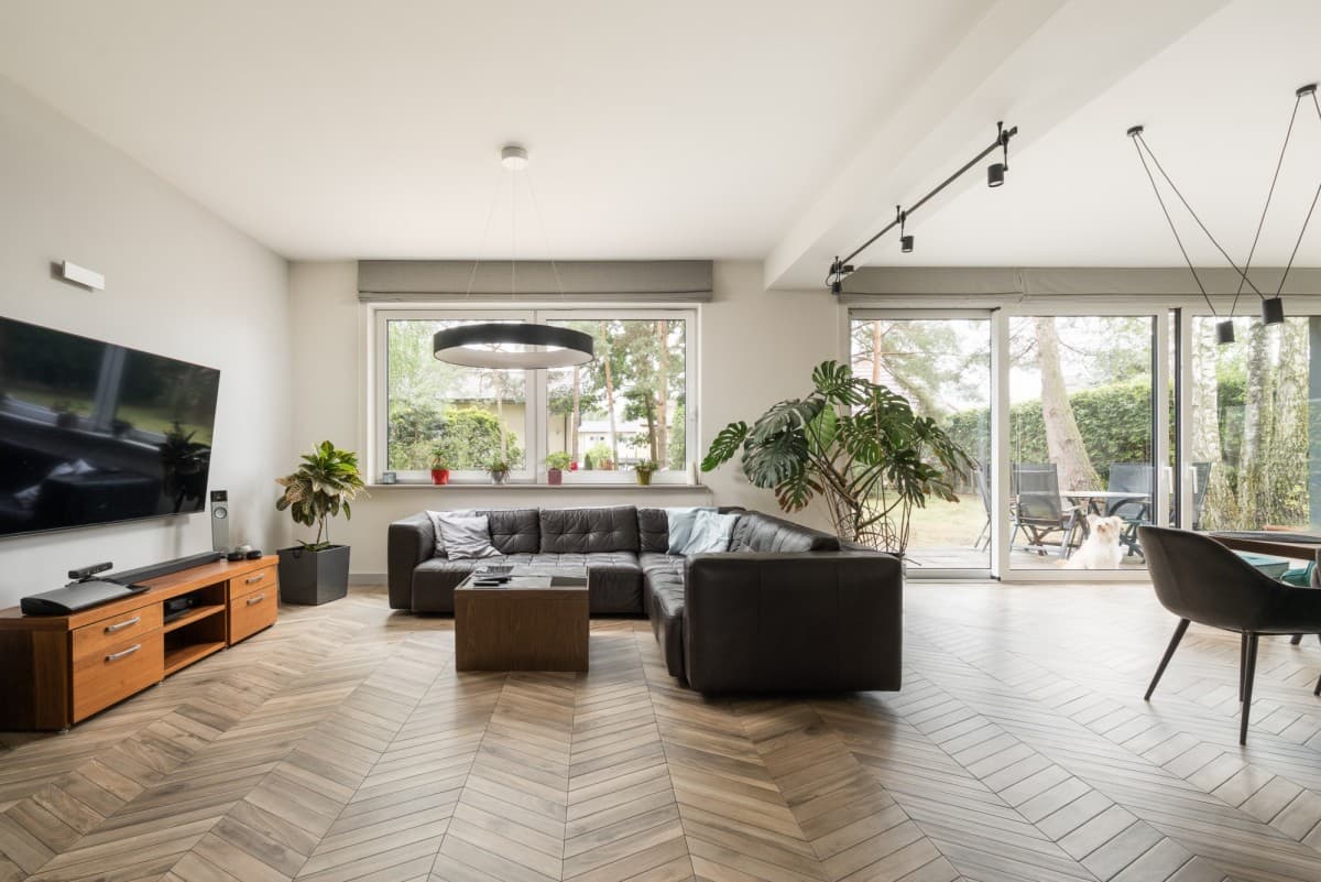 luxurious residence with independent guest apartment – 23