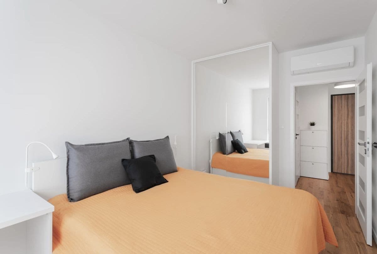 Modern 2-room apartment with balcony and AC – 6