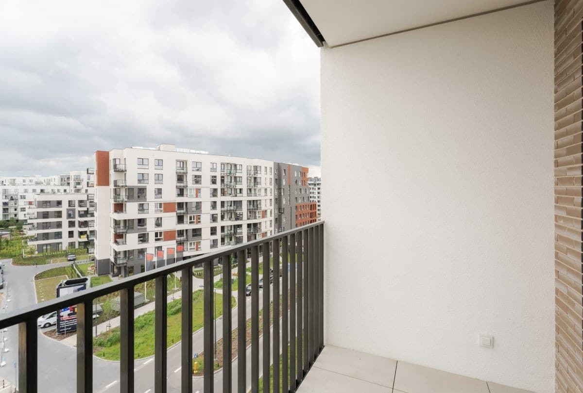 Modern 2-room apartment with balcony and AC – 12