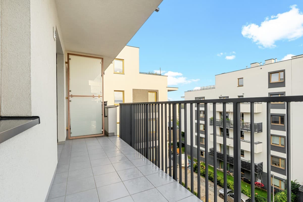 Fully equipped studio with balcony, near WKD station – 12