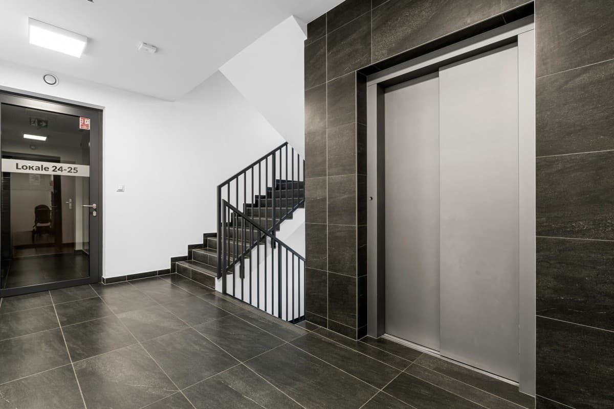 Fully equipped studio with balcony, near WKD station – 13