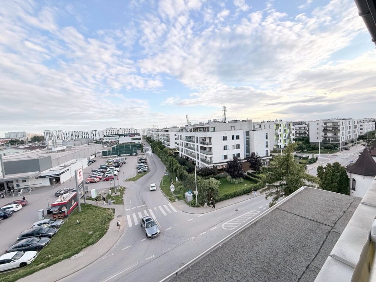 Spacious 2-level apartment in closed estate – 5