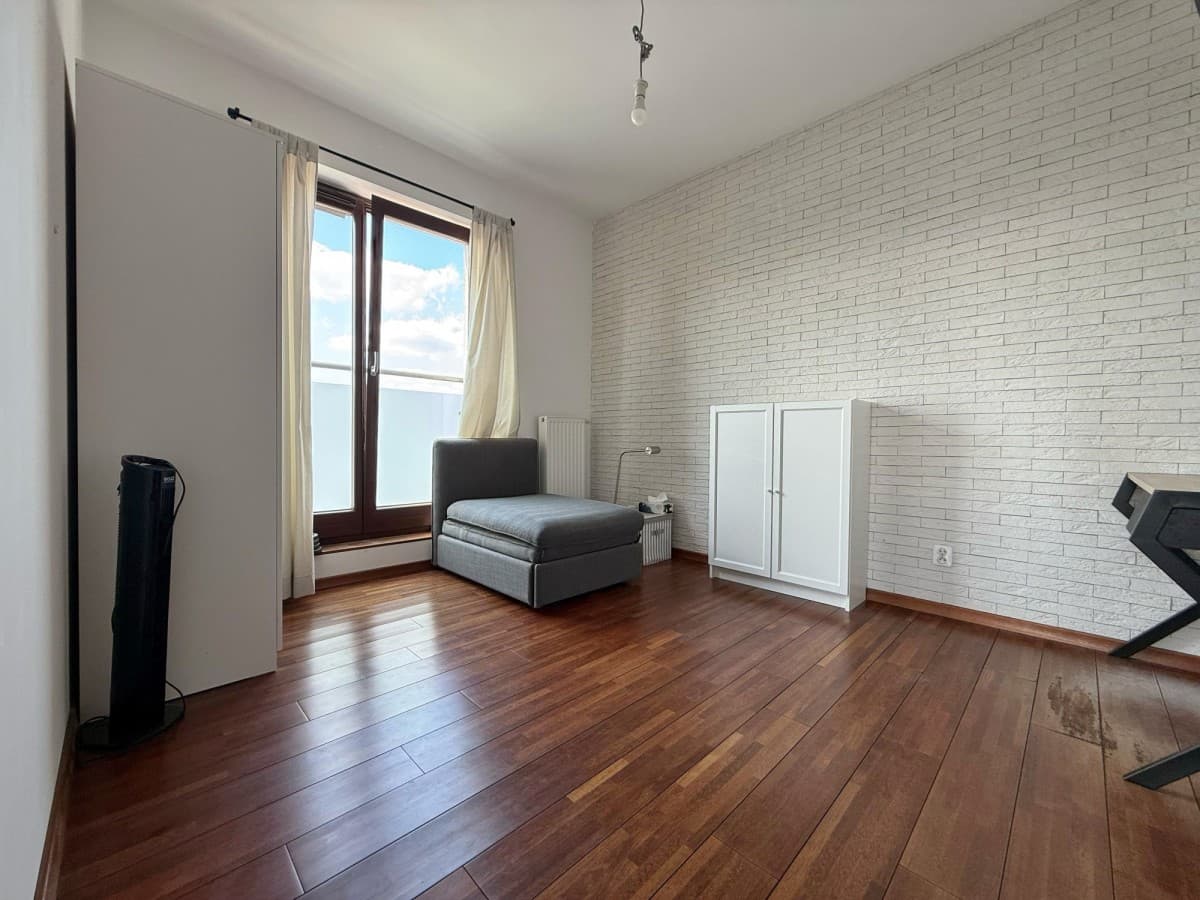 Spacious 2-level apartment in closed estate – 6